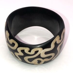 Vtg Carved Bone / Horn ? African Style Wavy Wide Bangle 8.2” / 2.6” Diameter